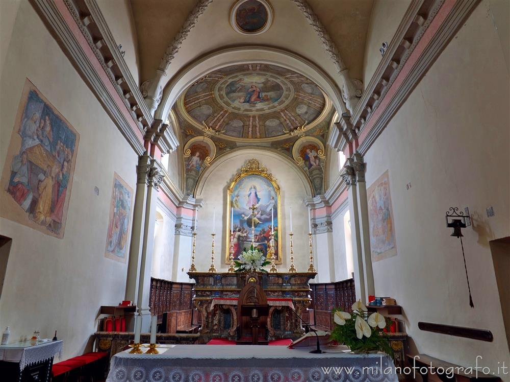 Vigliano Biellese (Biella) - Presbiterio e coro della Chiesa di Santa Maria Assunta